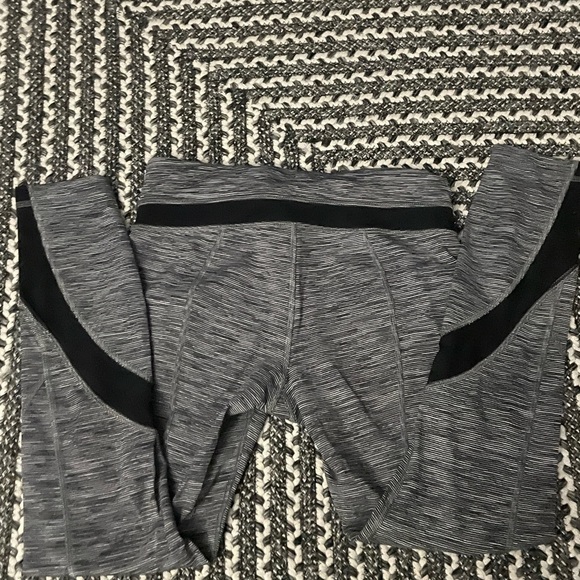Lululemon Inspire Crop -6 - Picture 9 of 10